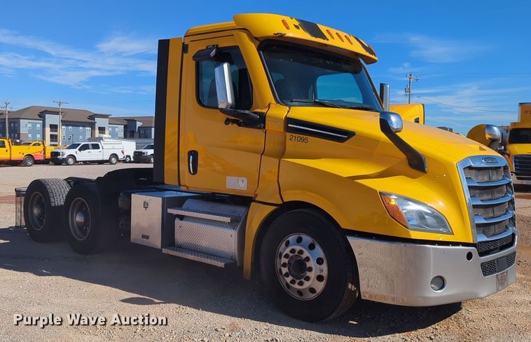 image for item EQ2460 2021 Freightliner Cascadia 126 semi truck