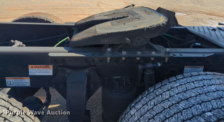 image for item EQ2460 2021 Freightliner Cascadia 126 semi truck