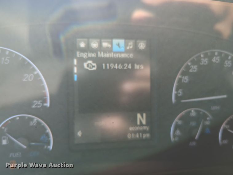 image for item EQ2460 2021 Freightliner Cascadia 126 semi truck