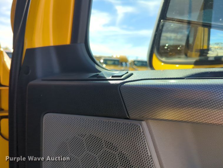 image for item EQ2460 2021 Freightliner Cascadia 126 semi truck