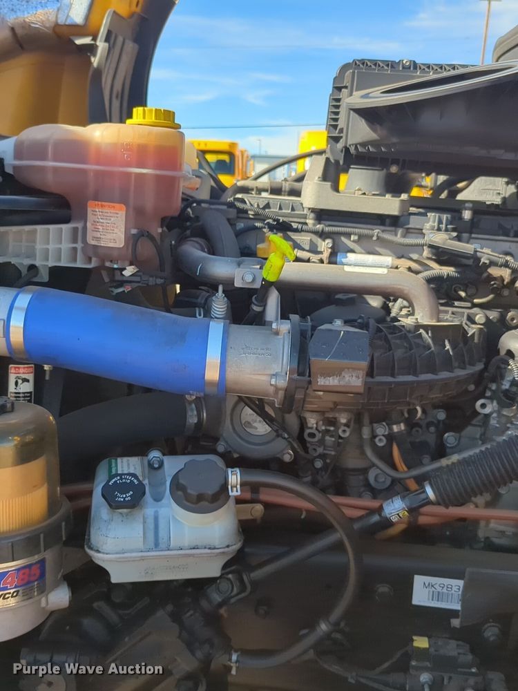 image for item EQ2460 2021 Freightliner Cascadia 126 semi truck