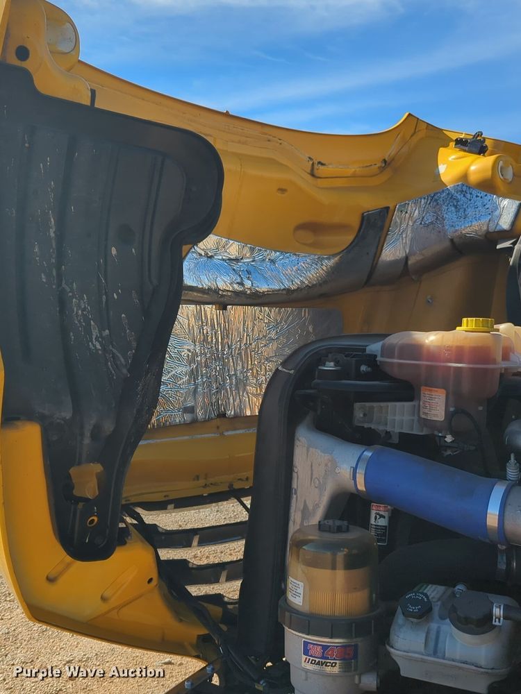 image for item EQ2460 2021 Freightliner Cascadia 126 semi truck