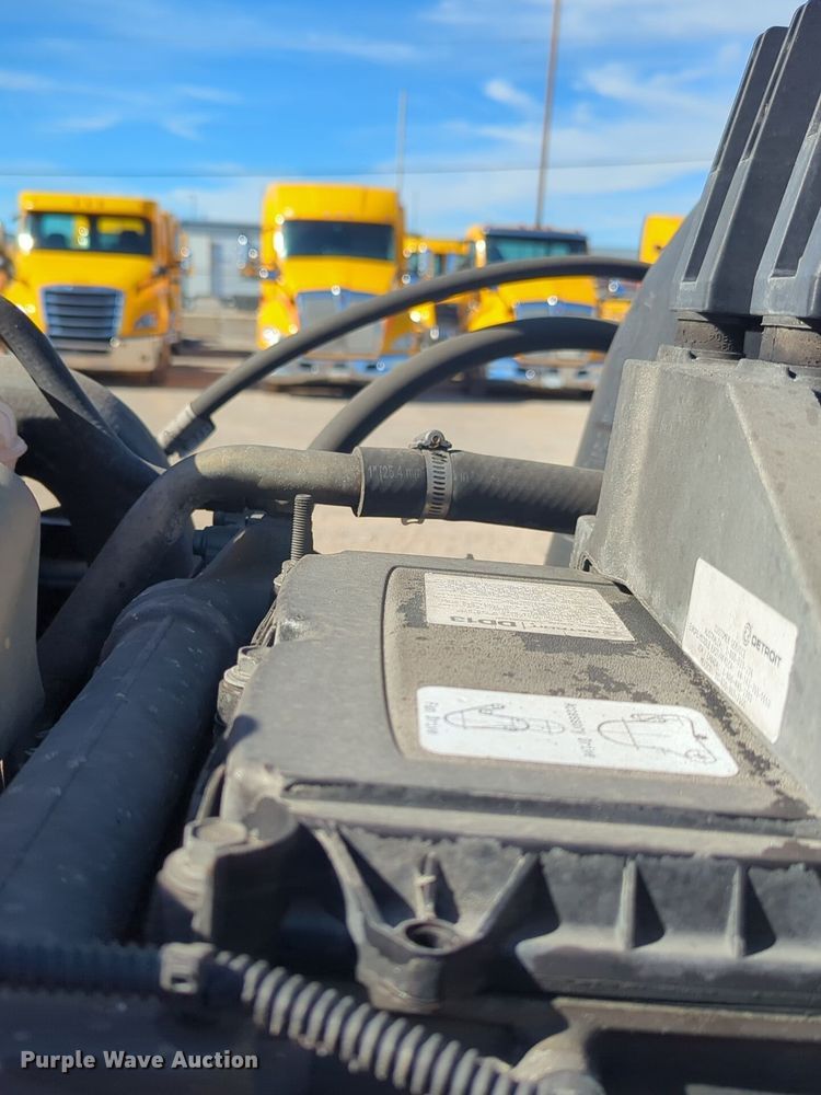 image for item EQ2460 2021 Freightliner Cascadia 126 semi truck