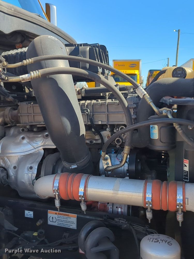 image for item EQ2460 2021 Freightliner Cascadia 126 semi truck