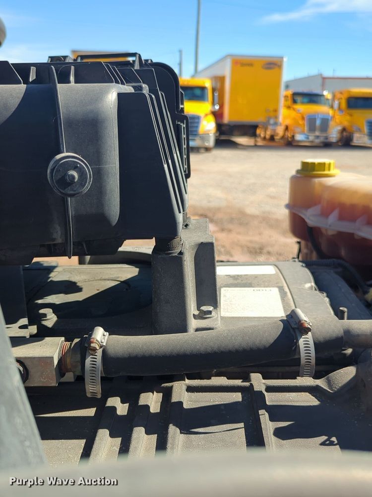 image for item EQ2460 2021 Freightliner Cascadia 126 semi truck