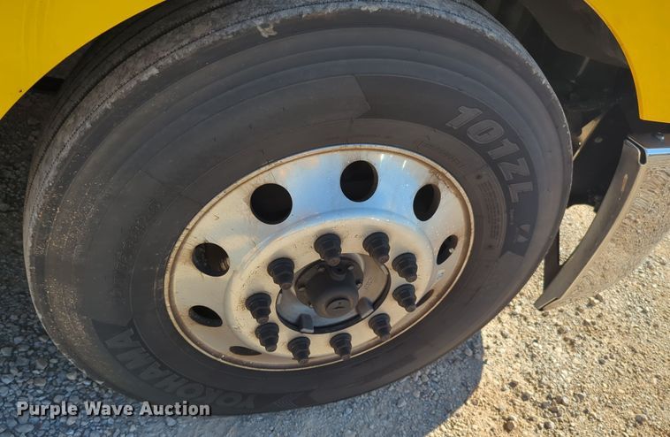 image for item EQ2460 2021 Freightliner Cascadia 126 semi truck