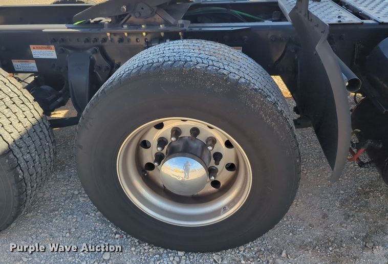 image for item EQ2460 2021 Freightliner Cascadia 126 semi truck