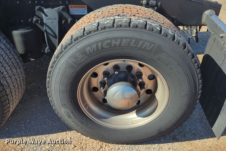 image for item EQ2460 2021 Freightliner Cascadia 126 semi truck