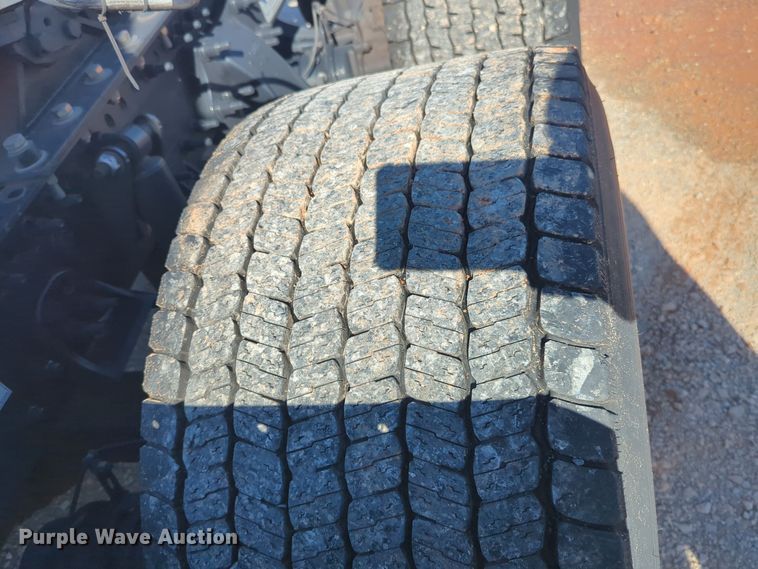 image for item EQ2460 2021 Freightliner Cascadia 126 semi truck