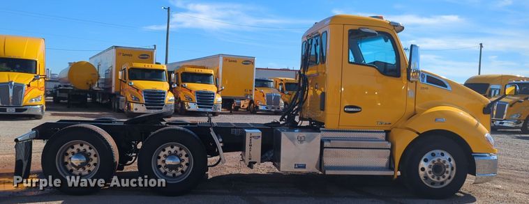 image for item EQ2462 2021 Kenworth T680 semi truck