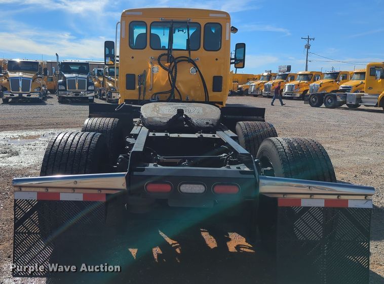 image for item EQ2462 2021 Kenworth T680 semi truck