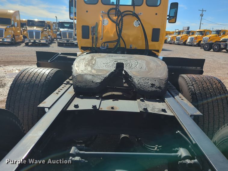 image for item EQ2462 2021 Kenworth T680 semi truck