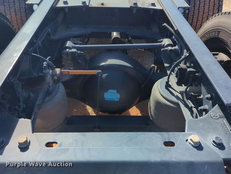 image for item EQ2462 2021 Kenworth T680 semi truck