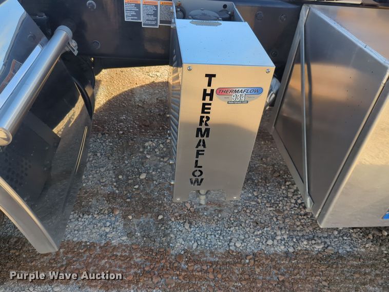 image for item EQ2462 2021 Kenworth T680 semi truck