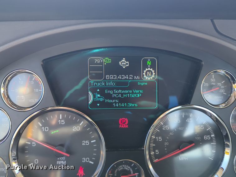 image for item EQ2462 2021 Kenworth T680 semi truck