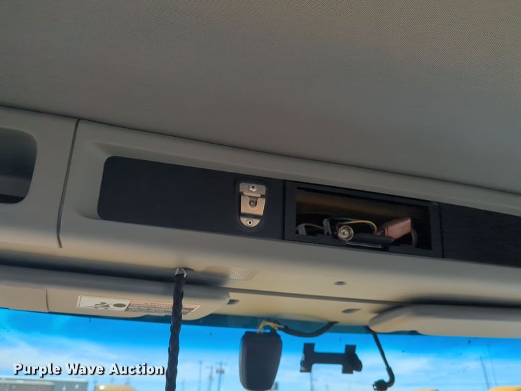 image for item EQ2462 2021 Kenworth T680 semi truck