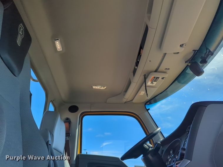 image for item EQ2462 2021 Kenworth T680 semi truck