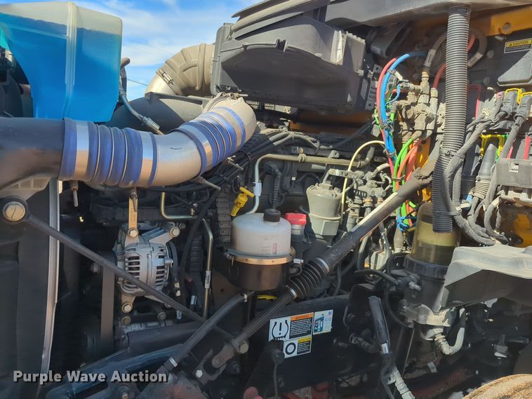 image for item EQ2462 2021 Kenworth T680 semi truck