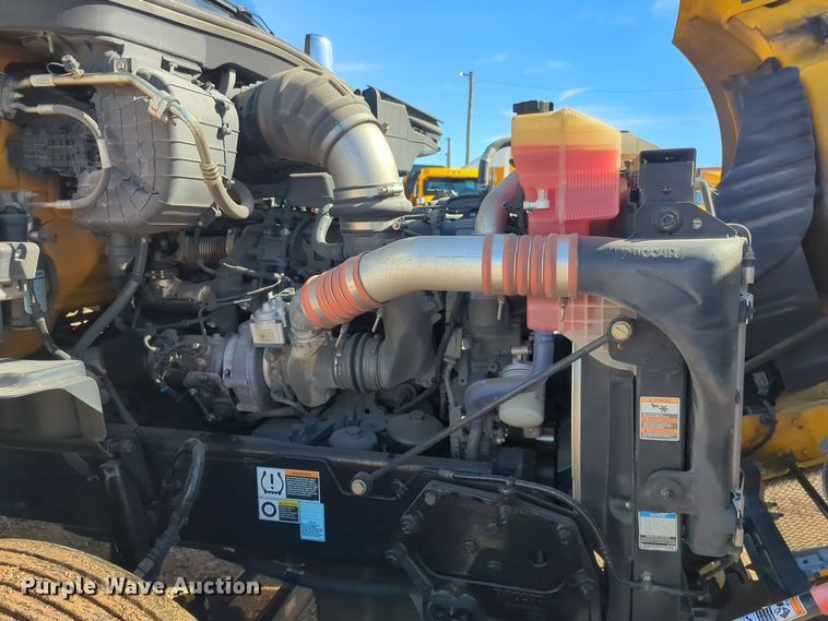 image for item EQ2462 2021 Kenworth T680 semi truck