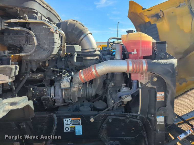 image for item EQ2462 2021 Kenworth T680 semi truck