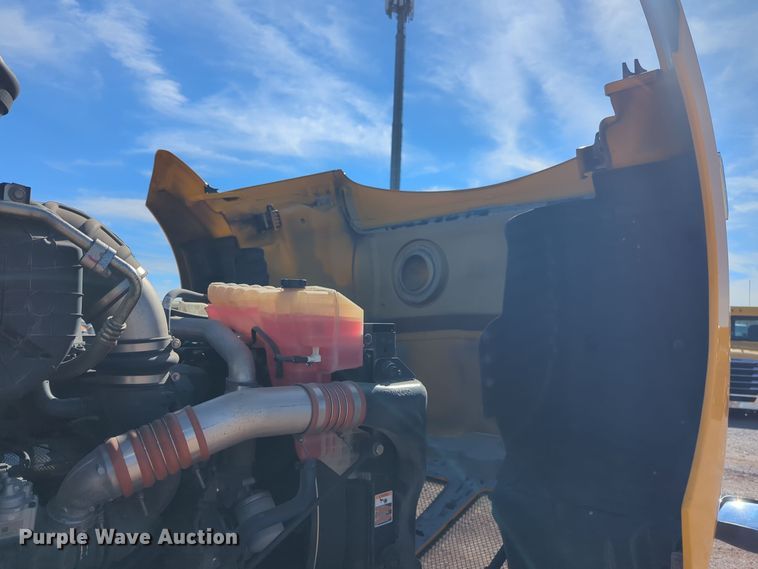 image for item EQ2462 2021 Kenworth T680 semi truck