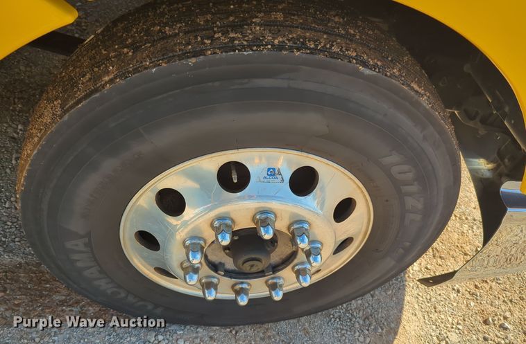 image for item EQ2462 2021 Kenworth T680 semi truck