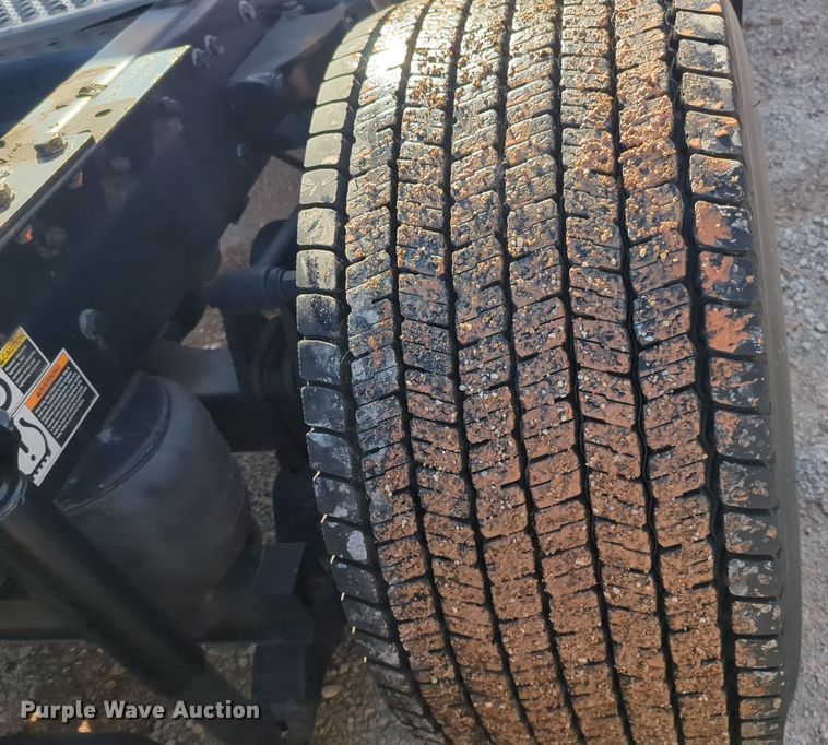 image for item EQ2462 2021 Kenworth T680 semi truck