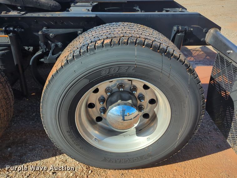 image for item EQ2462 2021 Kenworth T680 semi truck