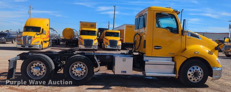 image for item EQ2463 2022 Kenworth T680 semi truck