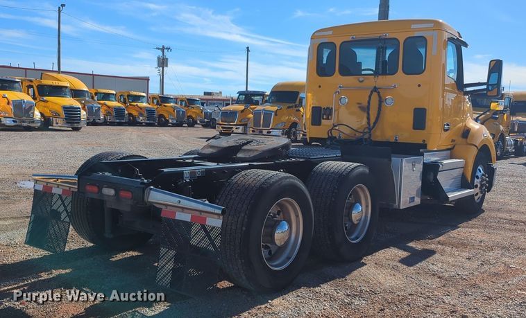 image for item EQ2463 2022 Kenworth T680 semi truck