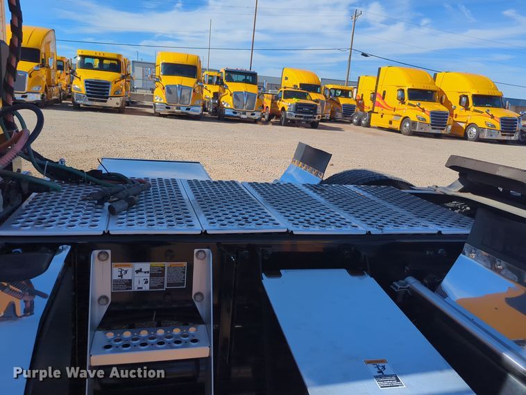 image for item EQ2463 2022 Kenworth T680 semi truck