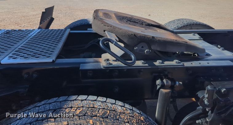 image for item EQ2463 2022 Kenworth T680 semi truck