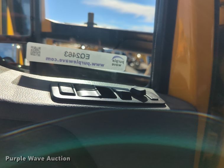 image for item EQ2463 2022 Kenworth T680 semi truck