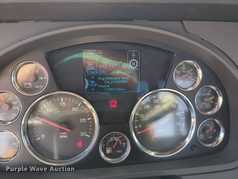 image for item EQ2463 2022 Kenworth T680 semi truck