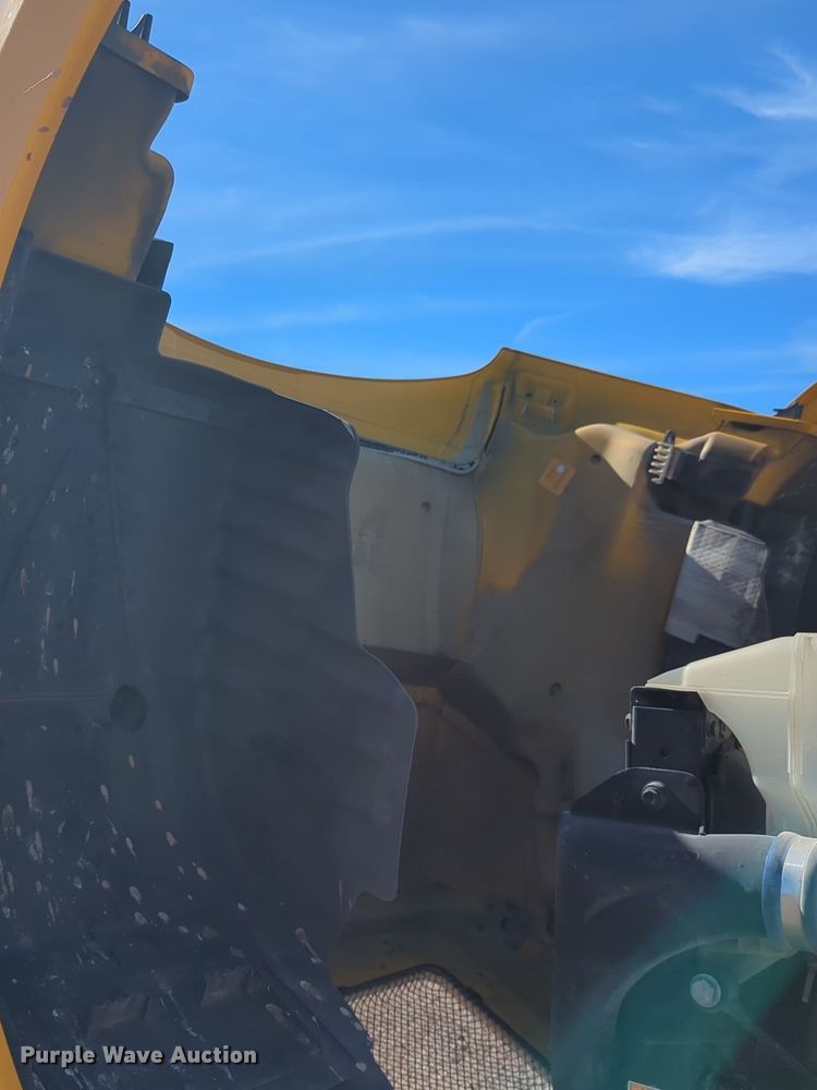 image for item EQ2463 2022 Kenworth T680 semi truck