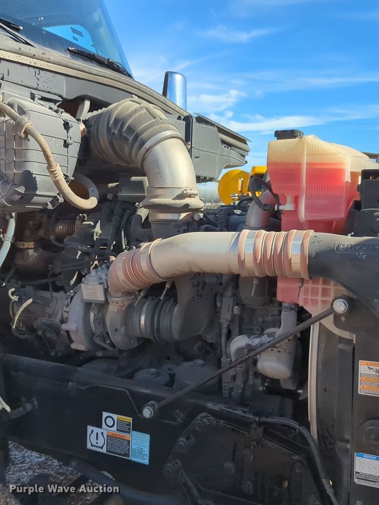 image for item EQ2463 2022 Kenworth T680 semi truck