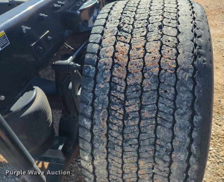 image for item EQ2463 2022 Kenworth T680 semi truck