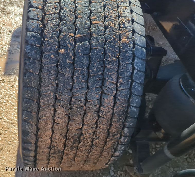 image for item EQ2463 2022 Kenworth T680 semi truck