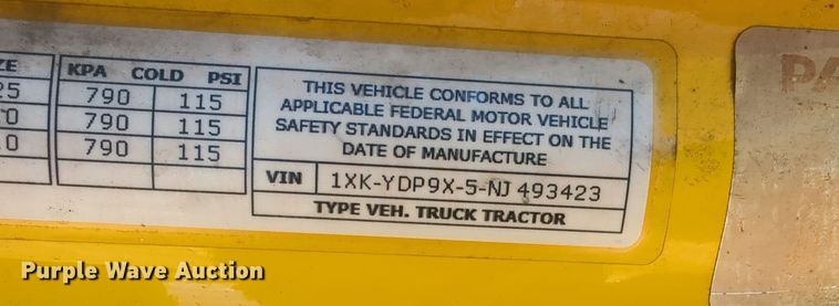 image for item EQ2463 2022 Kenworth T680 semi truck