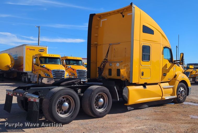 image for item EQ2464 2021 Kenworth T680 semi truck