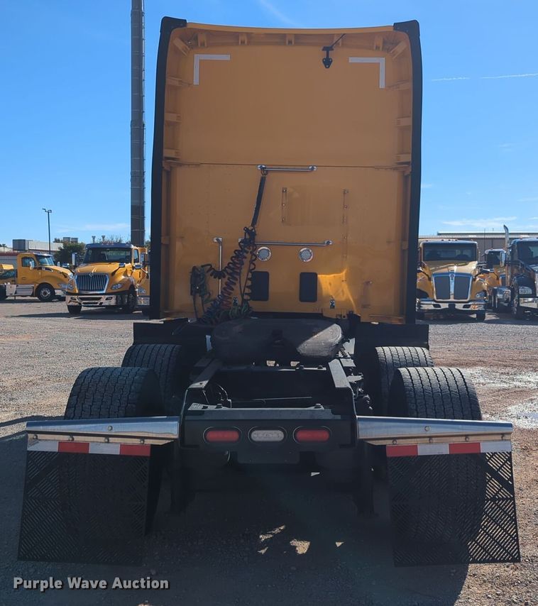 image for item EQ2464 2021 Kenworth T680 semi truck