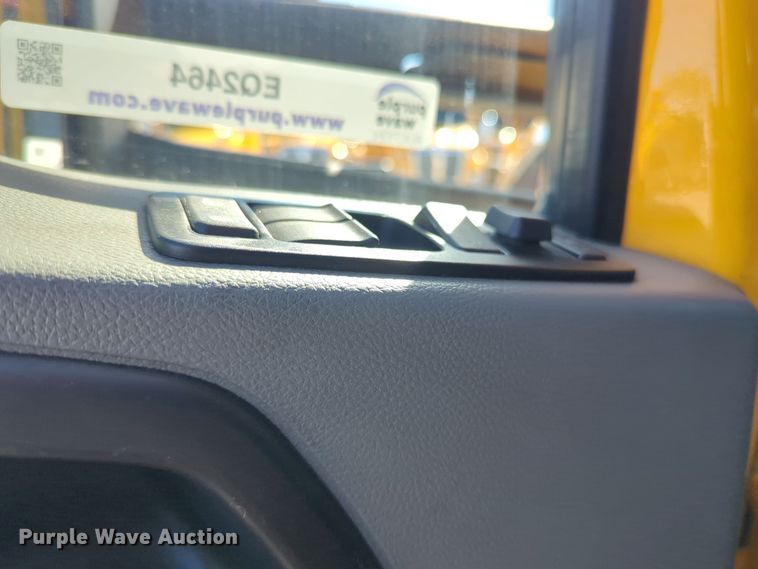 image for item EQ2464 2021 Kenworth T680 semi truck