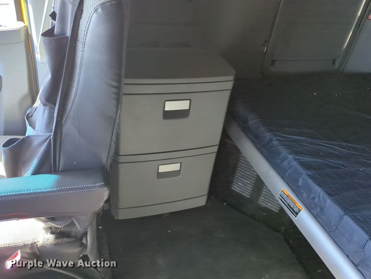 image for item EQ2464 2021 Kenworth T680 semi truck