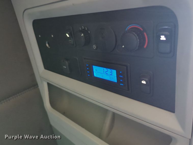 image for item EQ2464 2021 Kenworth T680 semi truck