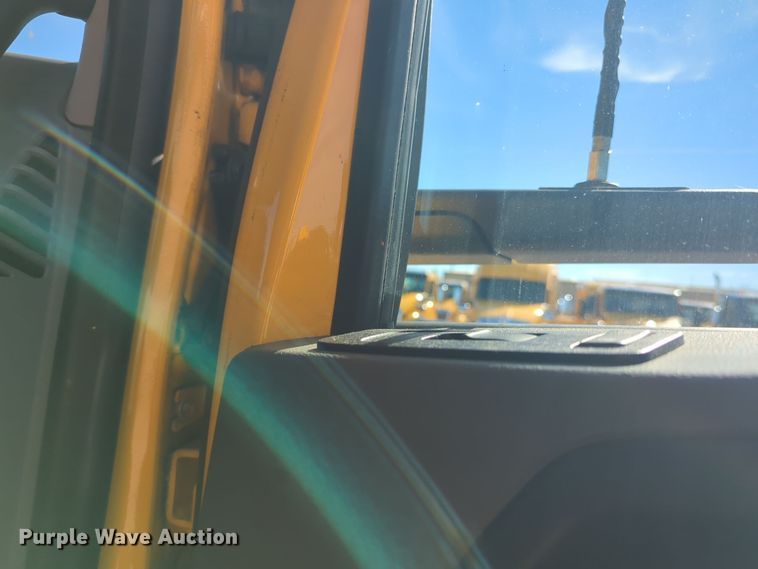 image for item EQ2464 2021 Kenworth T680 semi truck