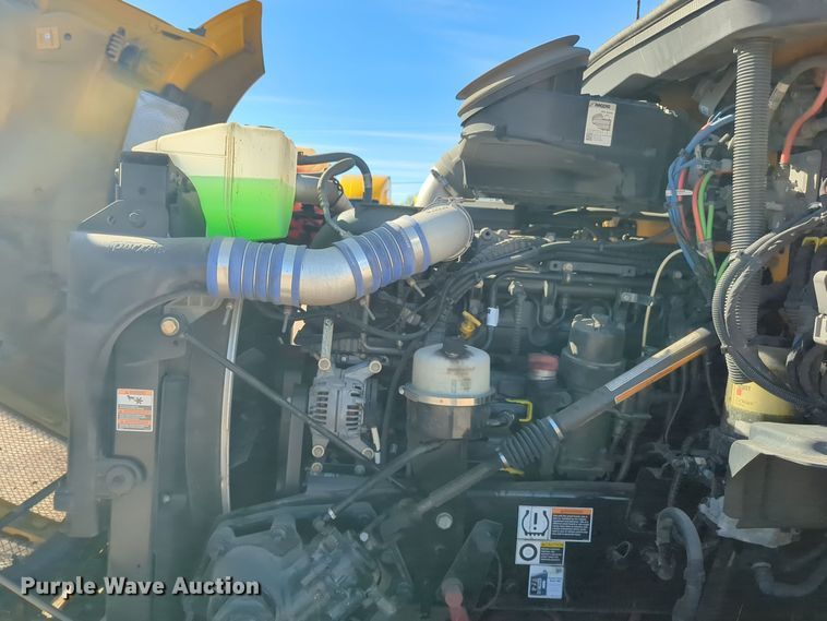 image for item EQ2464 2021 Kenworth T680 semi truck