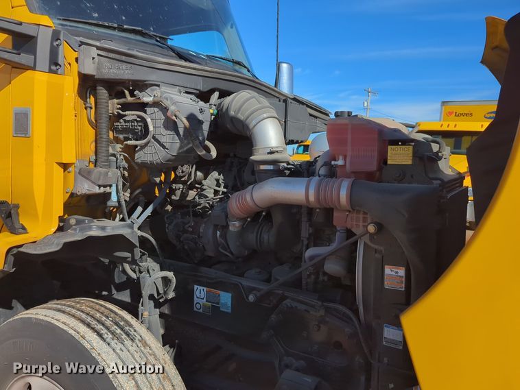 image for item EQ2464 2021 Kenworth T680 semi truck