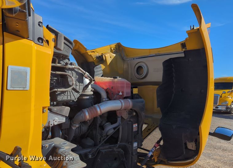 image for item EQ2464 2021 Kenworth T680 semi truck