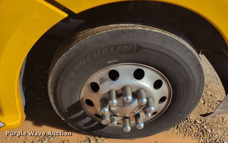 image for item EQ2464 2021 Kenworth T680 semi truck