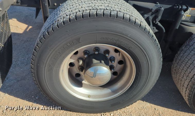 image for item EQ2464 2021 Kenworth T680 semi truck